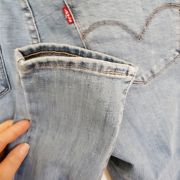 31 Levi's 711 Skinny Distressed Jeans - Picture 6 of 12